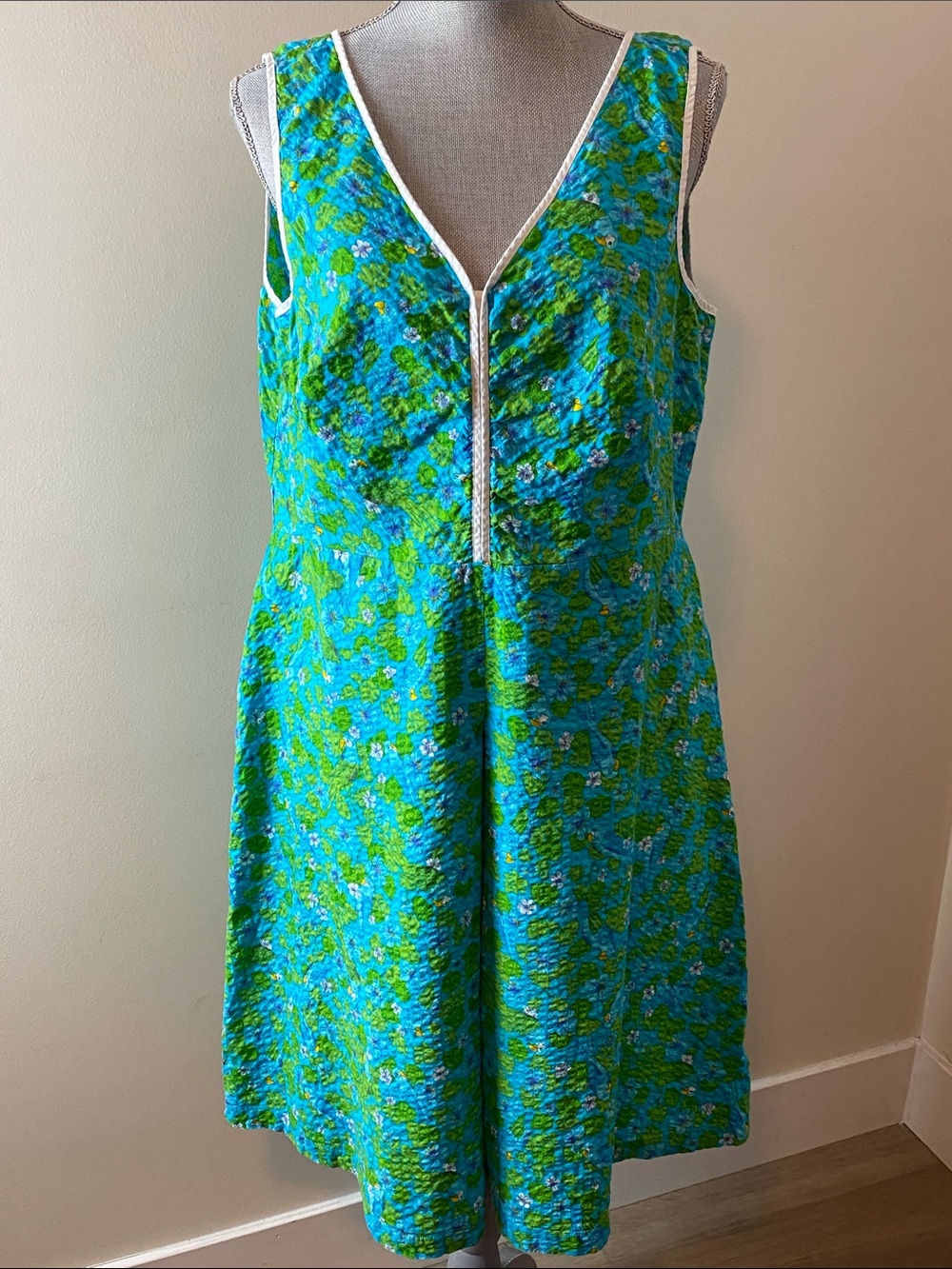 Vintage Sleeveless Green & Blue Parrot Floral Print V-Neck Fit and Flare Dress